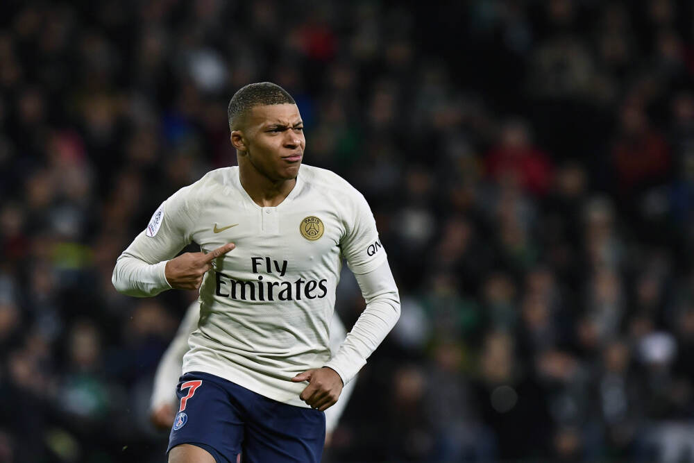 陈梦指导员戴VR眼镜？回应：是队医，赛后才戴的，与比赛无关